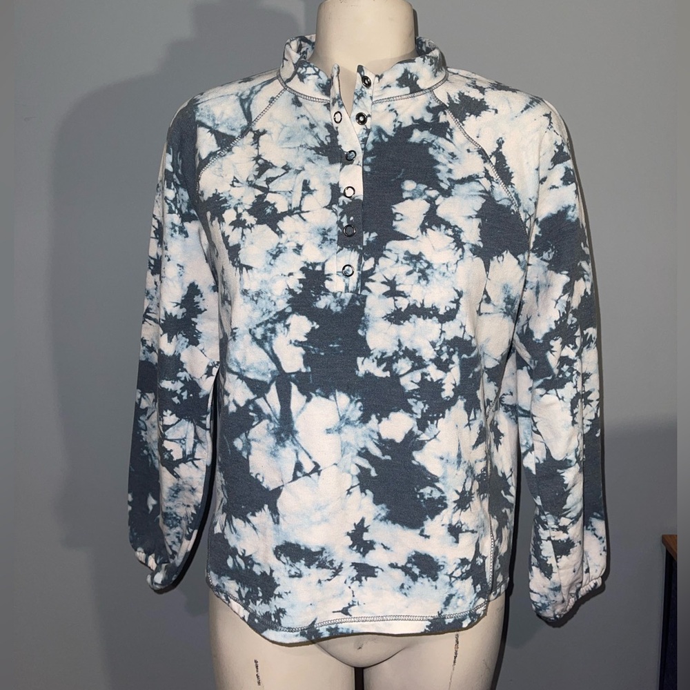 URBAN Romantics Blue and White Tie-Dye Top shirt woman’s small